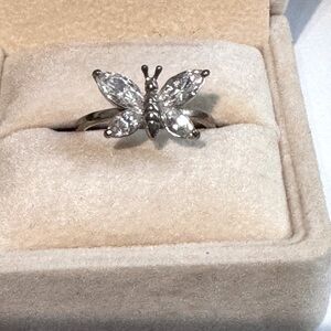 🦋 Dazzling Vintage Sterling Silver Butterfly Ring – Marquise-Cut Sparkle! ✨💍